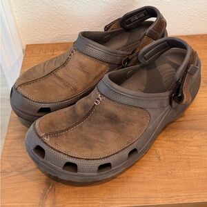 Crocs Yukon Mesa Clogs Brown Tan Leather Slingback Cut Out Split Toe Mens Sz 13
